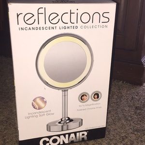 Lighted makeup mirror